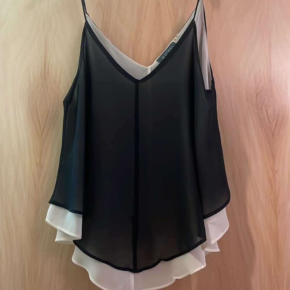 Black ASTR flowy crop top. Size small